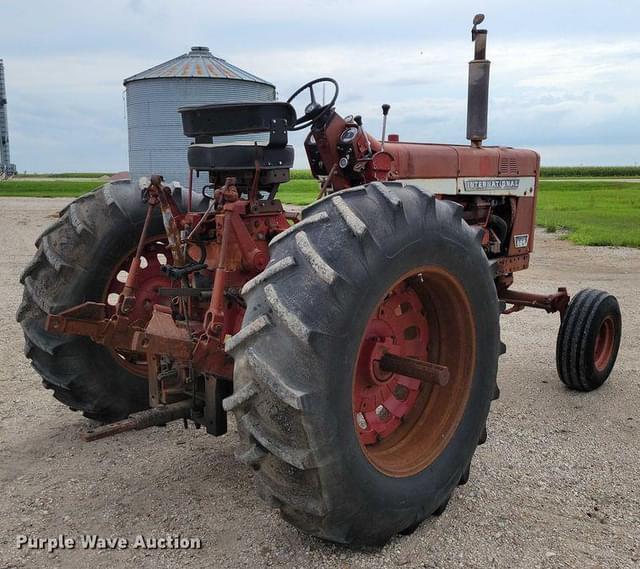 Image of International Harvester 826 equipment image 4