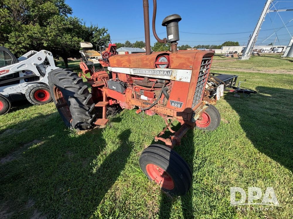 International Harvester 826 Equipment Image0