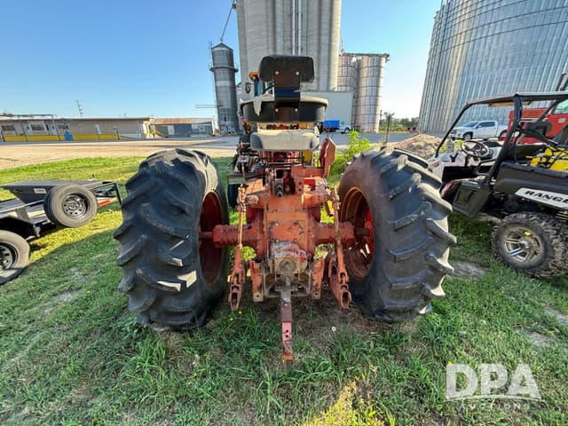 Image of International Harvester 826 equipment image 4