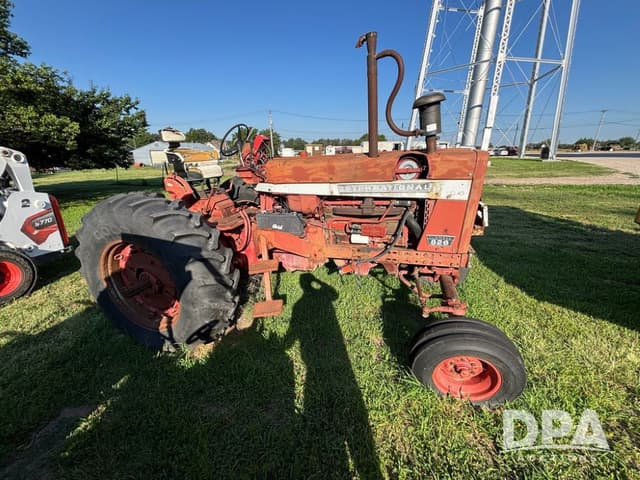 Image of International Harvester 826 equipment image 1