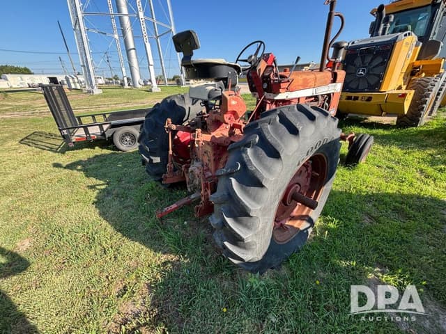 Image of International Harvester 826 equipment image 3