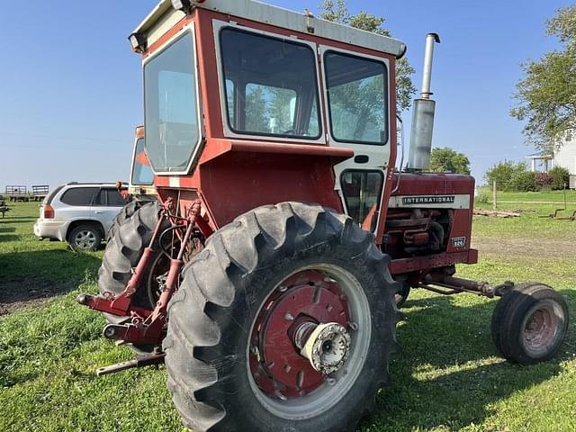 Image of International Harvester 826 equipment image 3