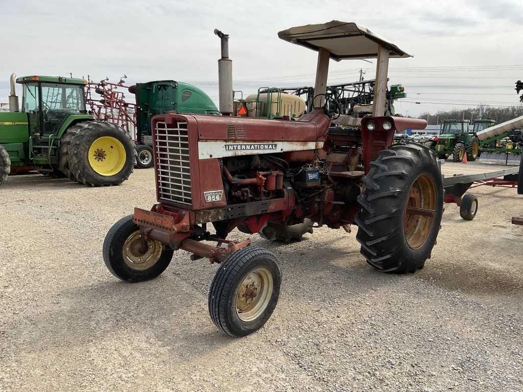 Main image International Harvester 856