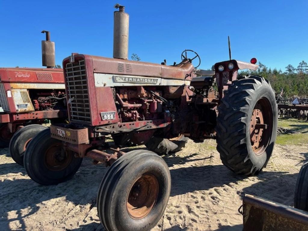 Main image International Harvester 856