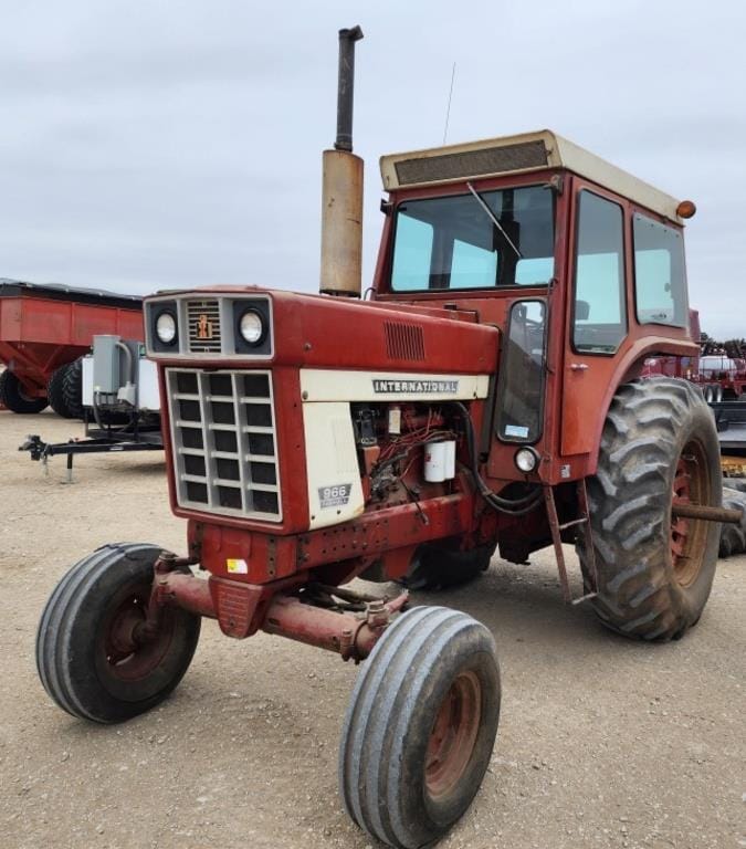 Main image International Harvester 966