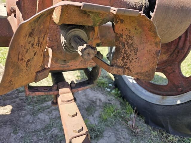 Image of Farmall C equipment image 3