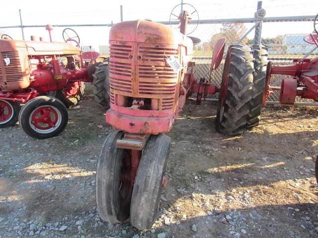 Image of Farmall H equipment image 2