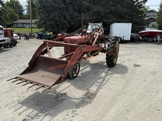 Image of International Harvester Farmall H equipment image 2