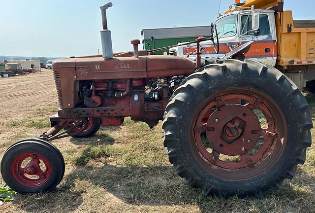 Image of Farmall M equipment image 1