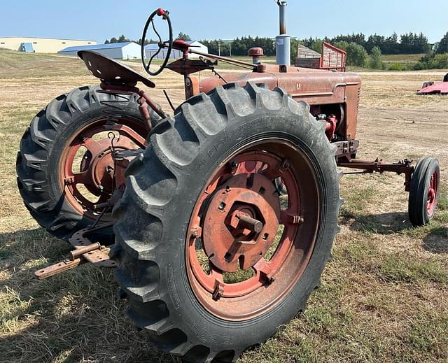 Image of Farmall M equipment image 3