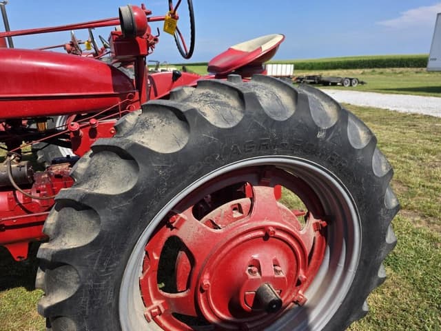 Image of Farmall Super M equipment image 1