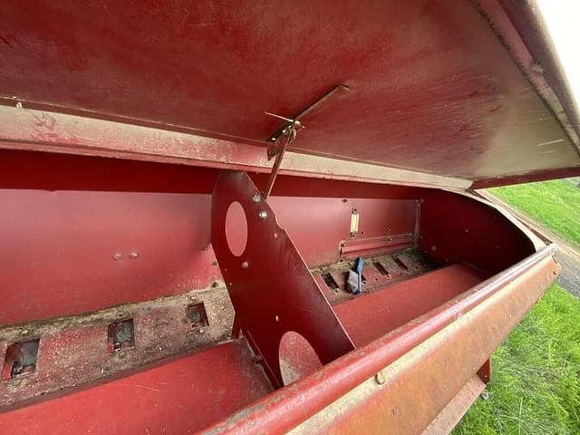 Image of International Harvester 5100 equipment image 4