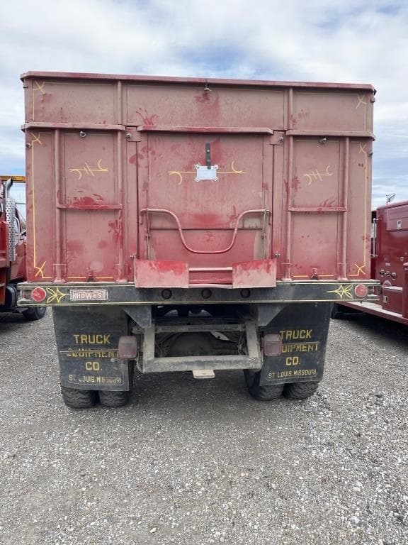 Image of International 1824 equipment image 2