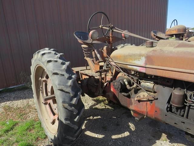 Image of Farmall H equipment image 2