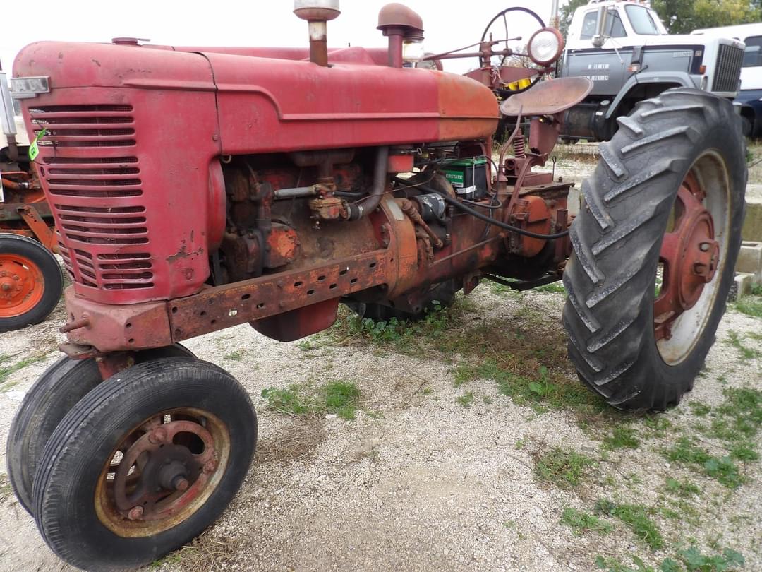 Image of Farmall H Image 1