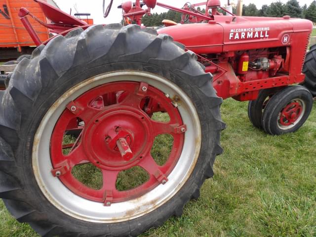 Image of Farmall H equipment image 2