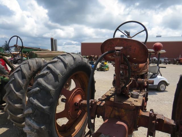 Image of Farmall H equipment image 3