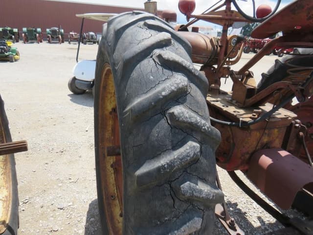 Image of Farmall H equipment image 4