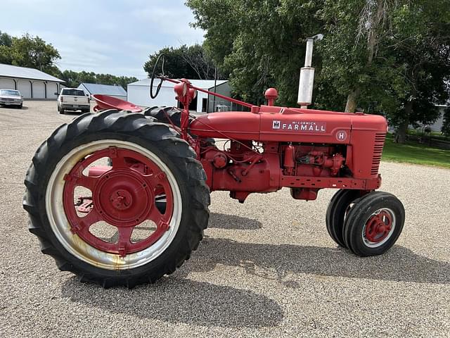 Image of Farmall H equipment image 3