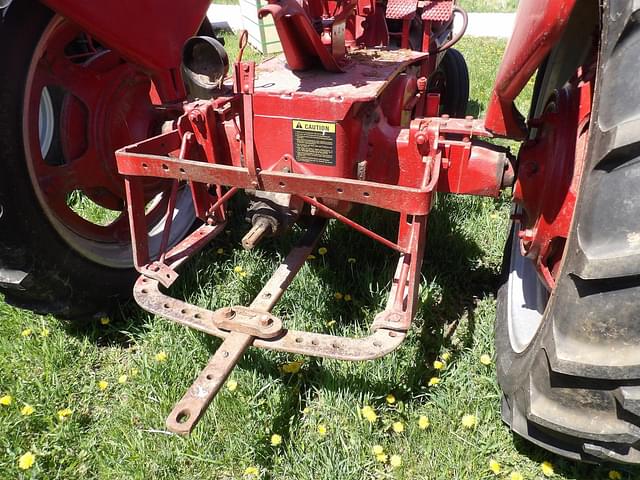 Image of Farmall H equipment image 3
