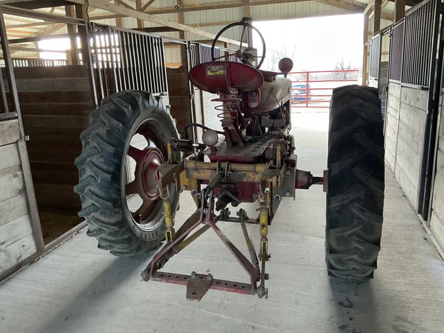 Image of Farmall H equipment image 3