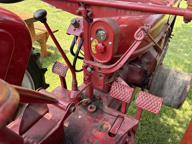 Image of Farmall H equipment image 3