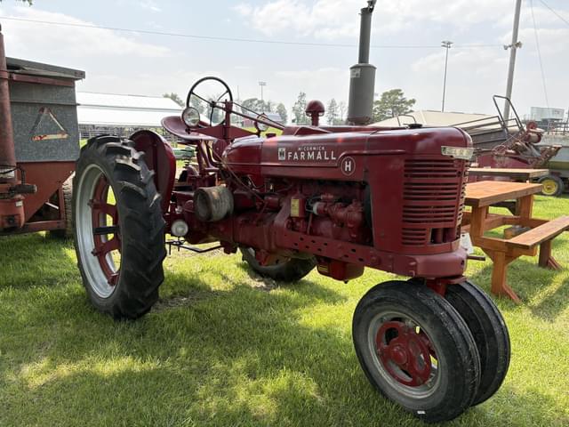 Image of Farmall H equipment image 1