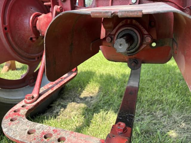 Image of Farmall H equipment image 4