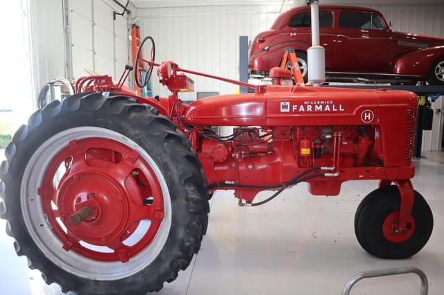 Image of Farmall H equipment image 1