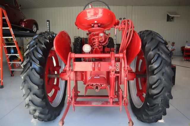 Image of Farmall H equipment image 2