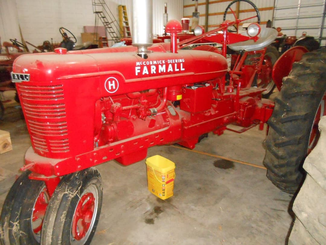Image of Farmall H Image 1