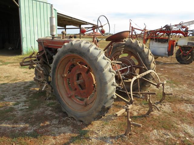 Image of Farmall H equipment image 3