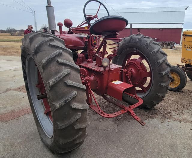 Image of Farmall H equipment image 4