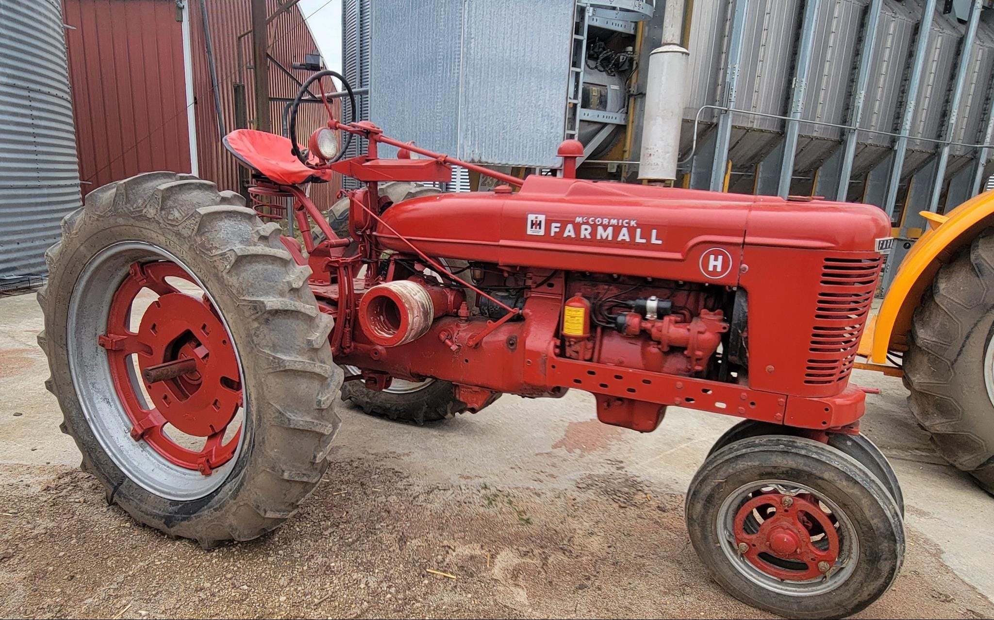 Farmall H Equipment Image0