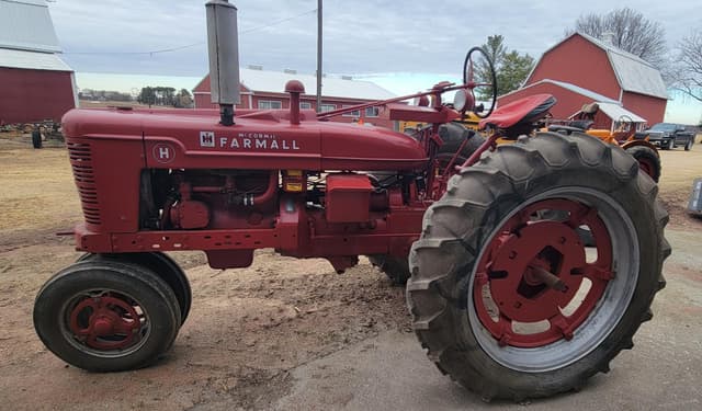 Image of Farmall H equipment image 3