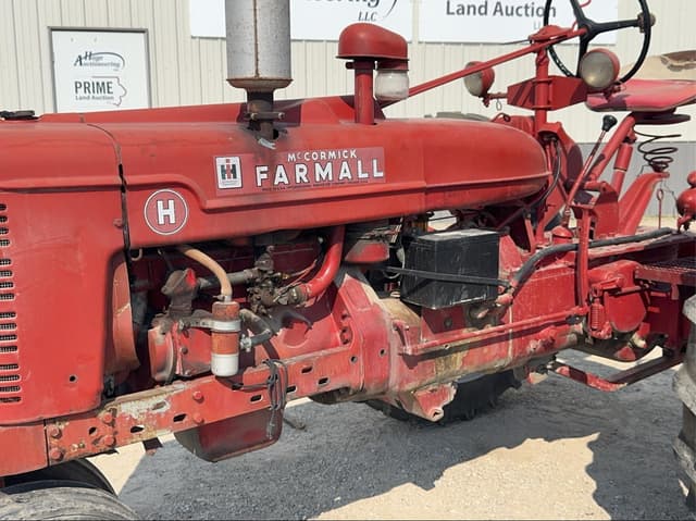 Image of Farmall H equipment image 2