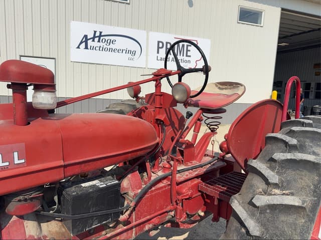 Image of Farmall H equipment image 4