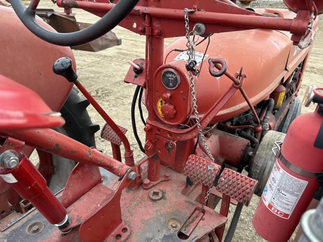 Image of Farmall H equipment image 3
