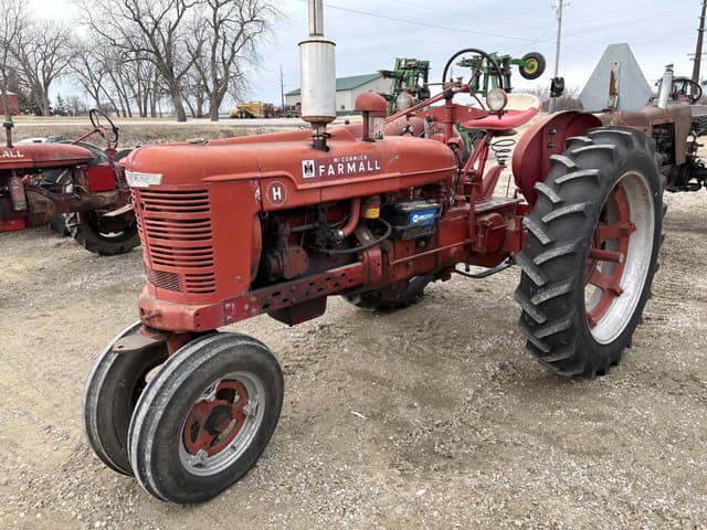 Image of Farmall H equipment image 1