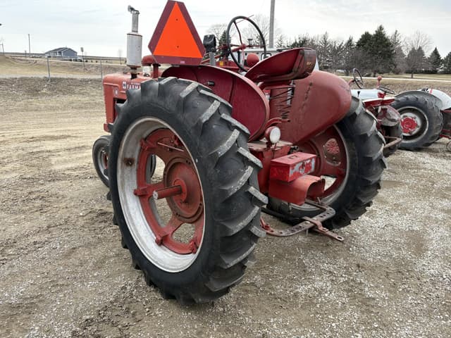 Image of Farmall H equipment image 2
