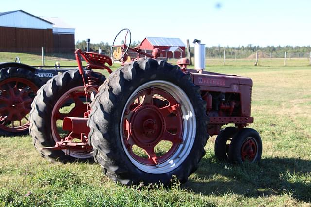 Image of Farmall H equipment image 2