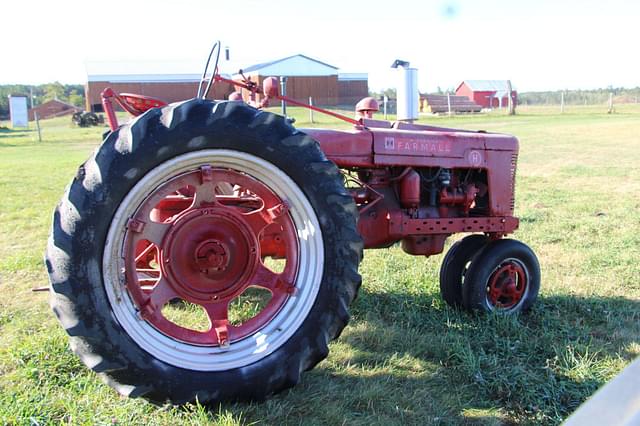 Image of Farmall H equipment image 3