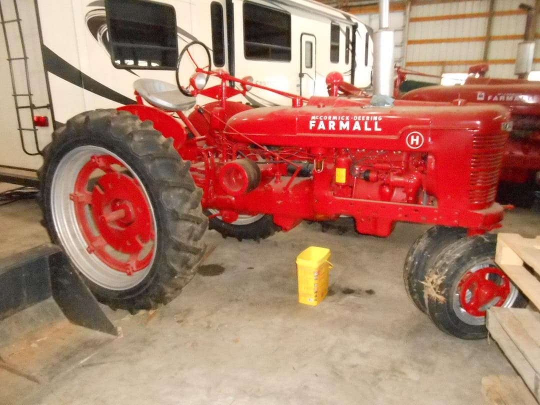 Image of Farmall H Image 0