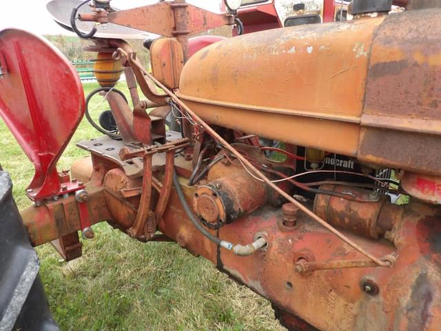 Image of Farmall H equipment image 2