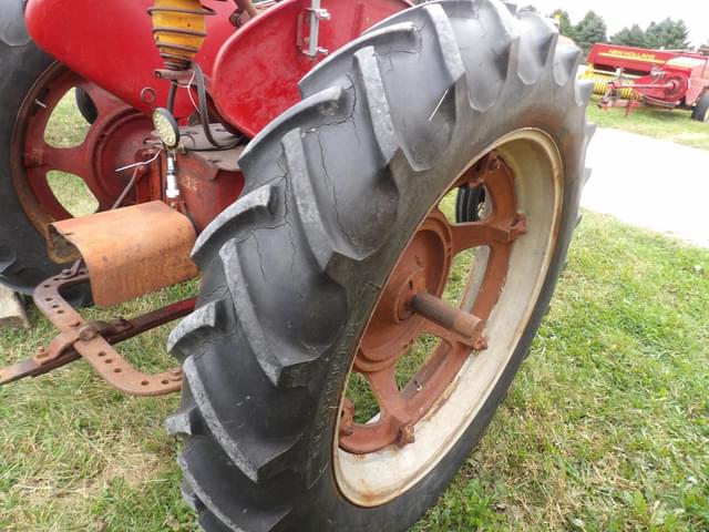 Image of Farmall H equipment image 3