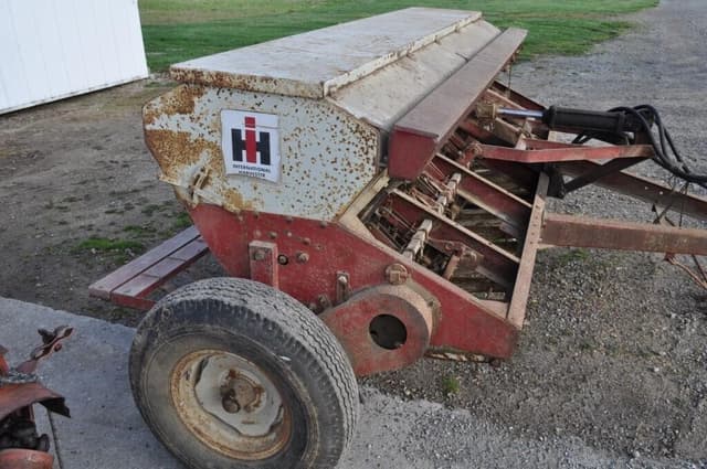 Image of International Harvester 10 equipment image 2