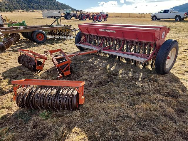 Image of International Harvester 100 equipment image 2