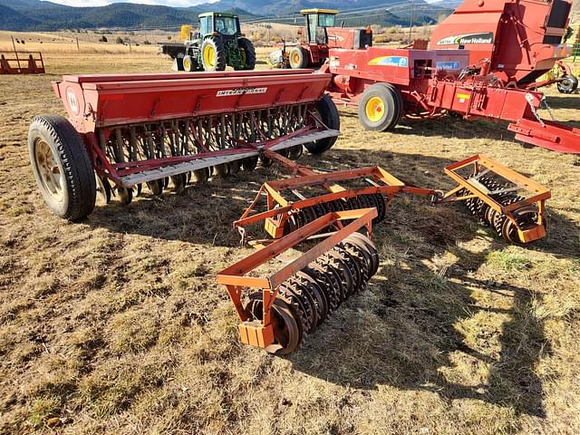 Image of International Harvester 100 equipment image 3