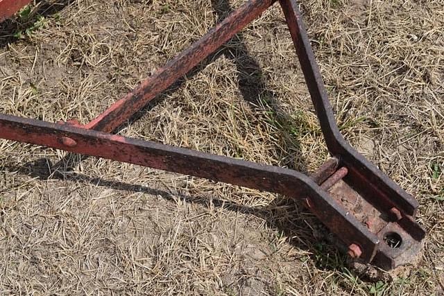 Image of International Harvester 100 equipment image 3