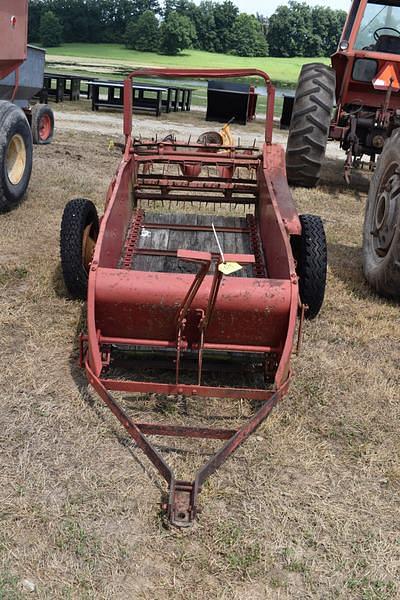 Image of International Harvester 100 equipment image 1